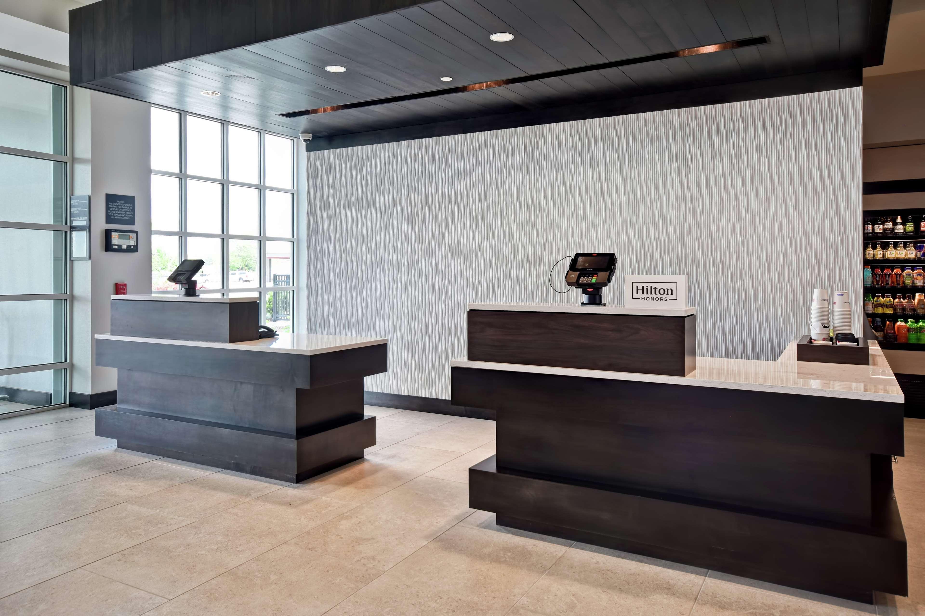Hilton Garden Inn Lansing West Buitenkant foto