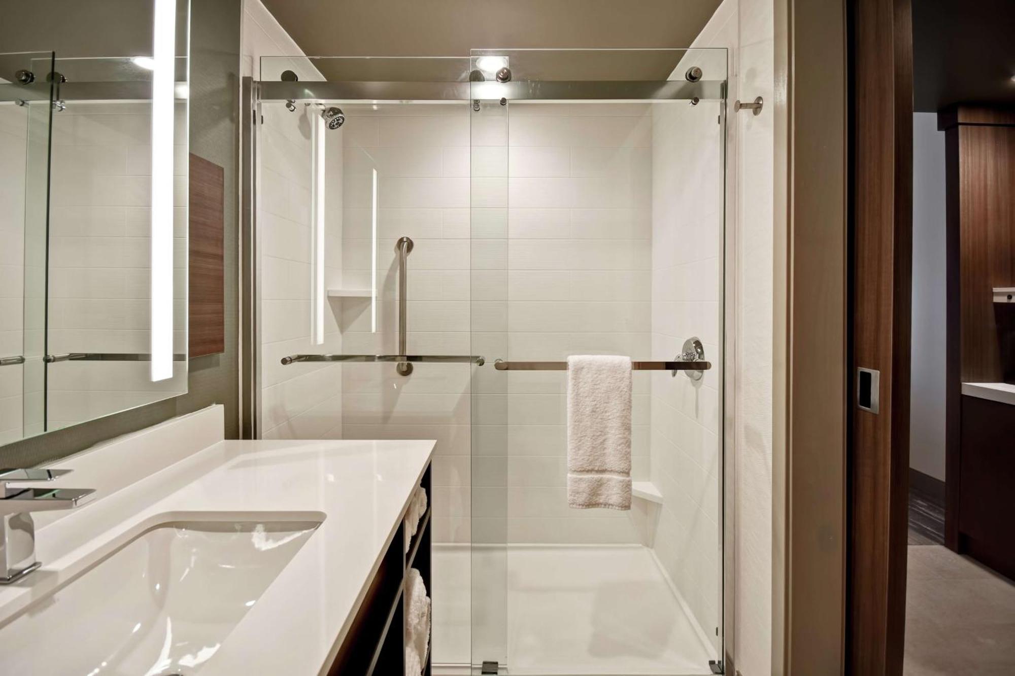 Hilton Garden Inn Lansing West Buitenkant foto