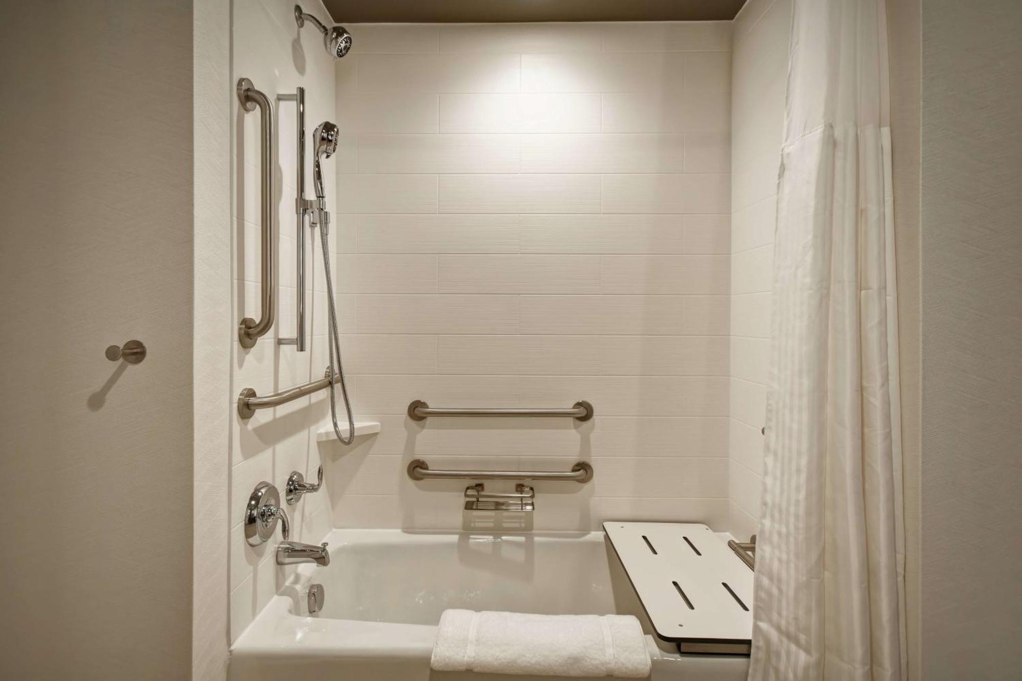 Hilton Garden Inn Lansing West Buitenkant foto