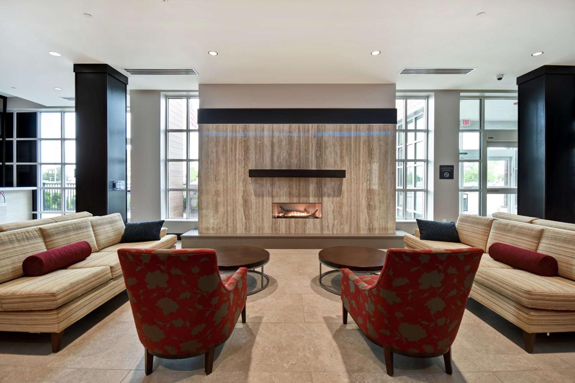 Hilton Garden Inn Lansing West Buitenkant foto