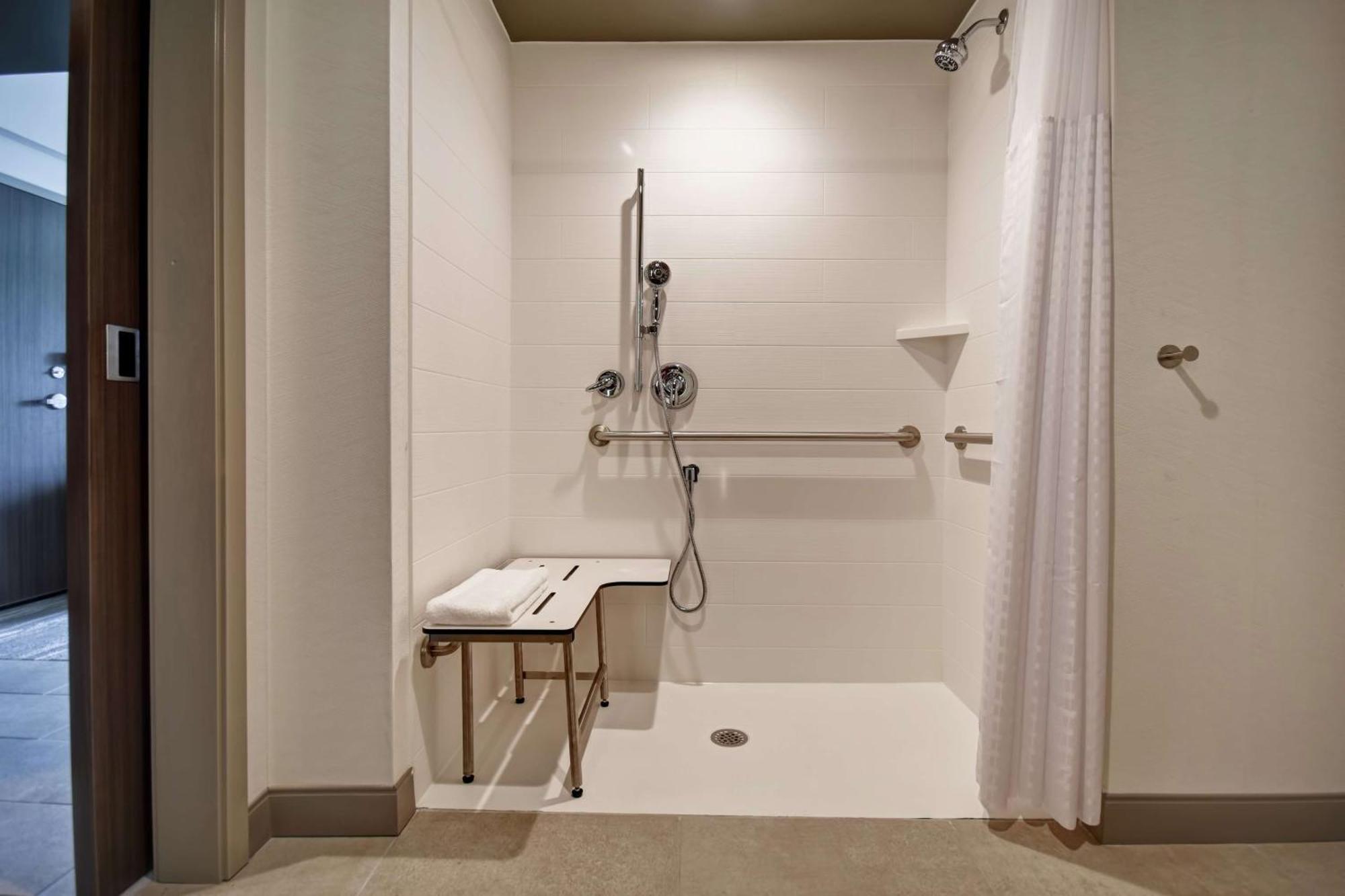 Hilton Garden Inn Lansing West Buitenkant foto