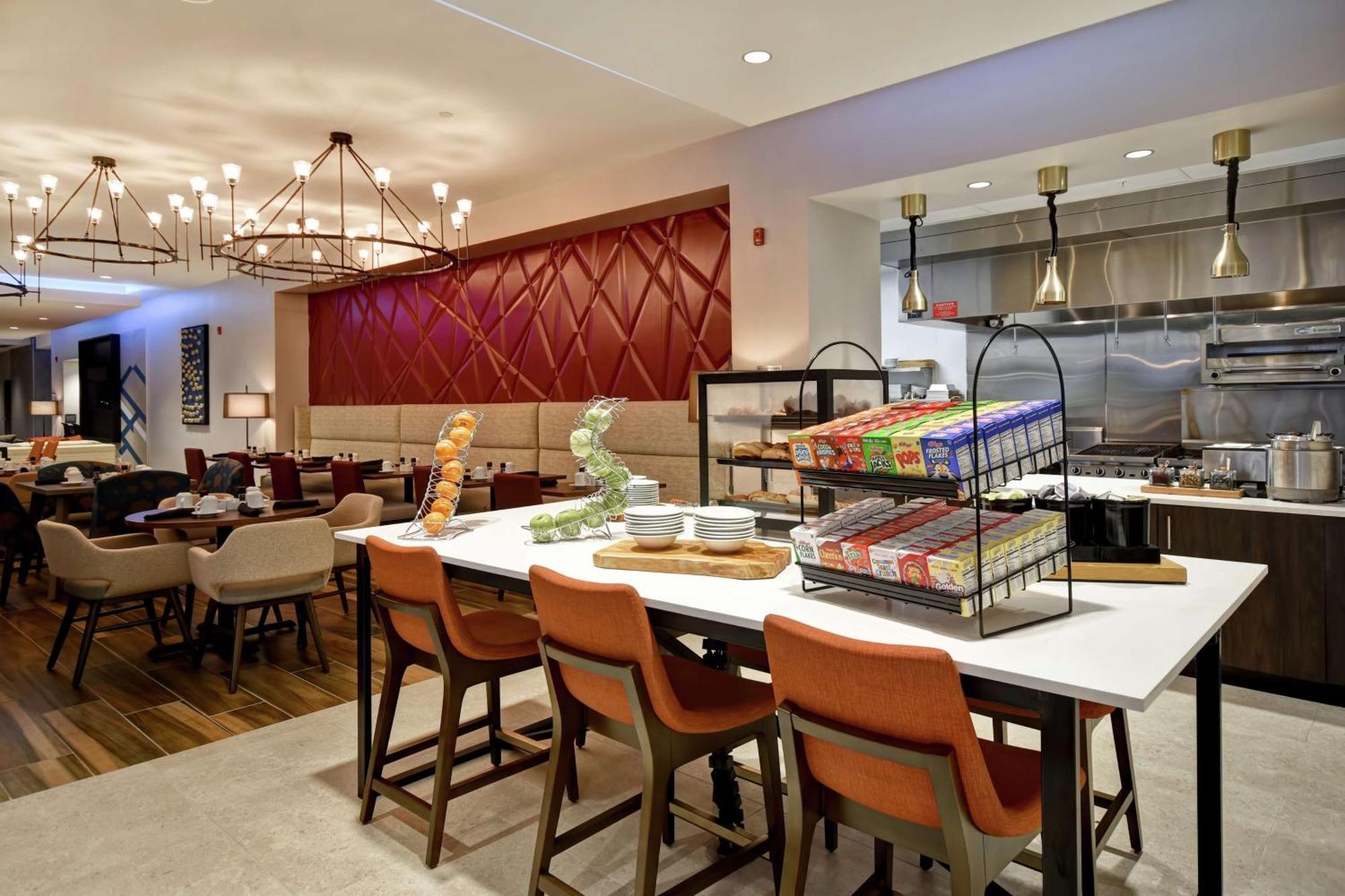 Hilton Garden Inn Lansing West Buitenkant foto